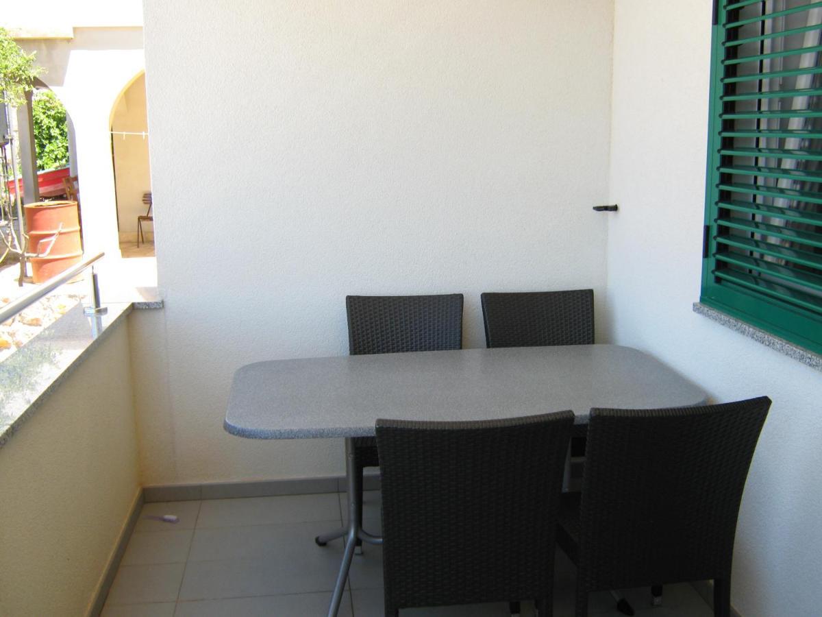 Villa Luce Apartment House Karlobag Buitenkant foto