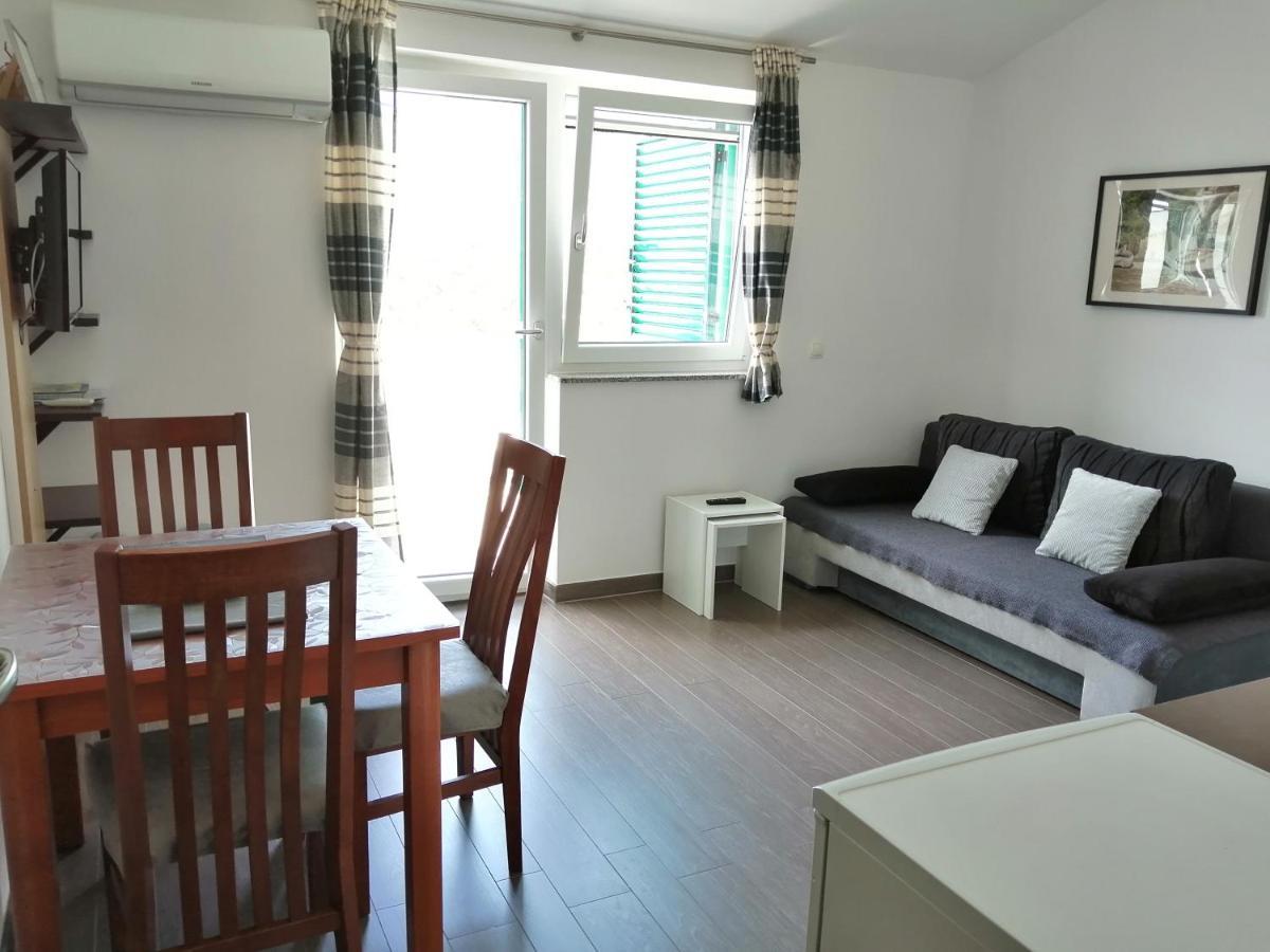 Villa Luce Apartment House Karlobag Buitenkant foto