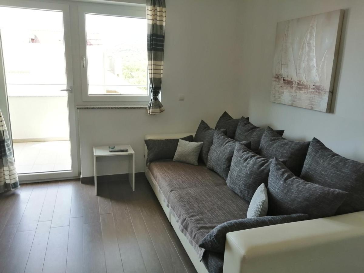 Villa Luce Apartment House Karlobag Buitenkant foto