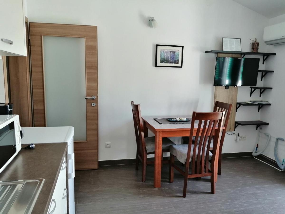 Villa Luce Apartment House Karlobag Buitenkant foto