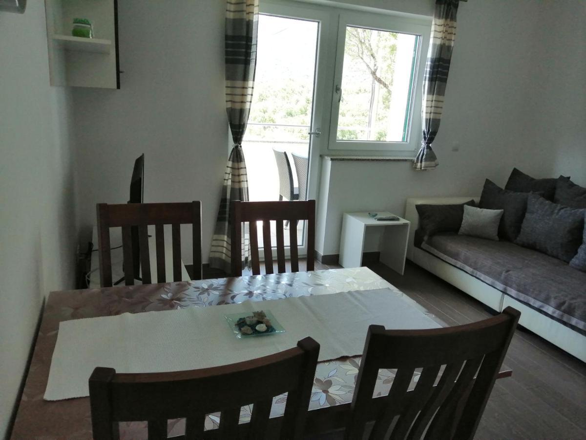 Villa Luce Apartment House Karlobag Buitenkant foto