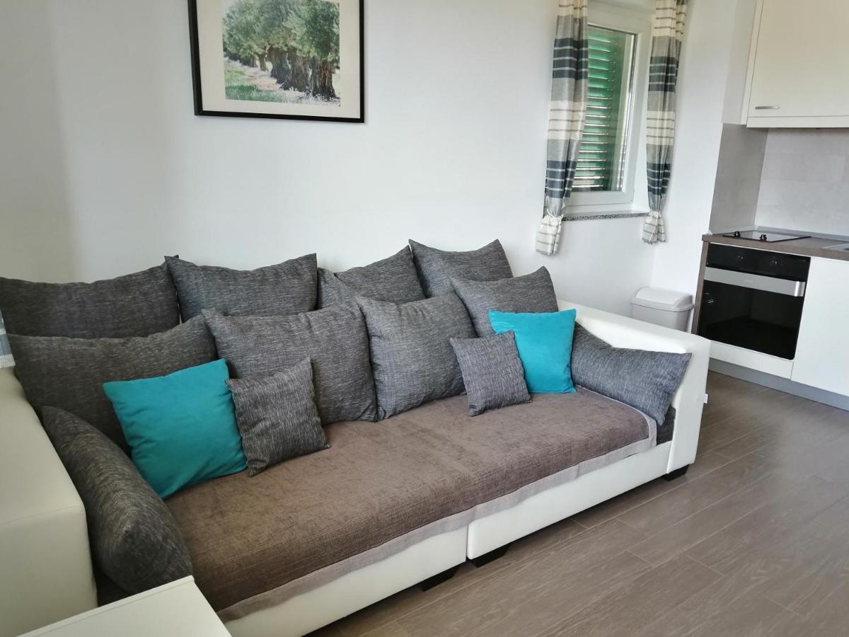 Villa Luce Apartment House Karlobag Buitenkant foto