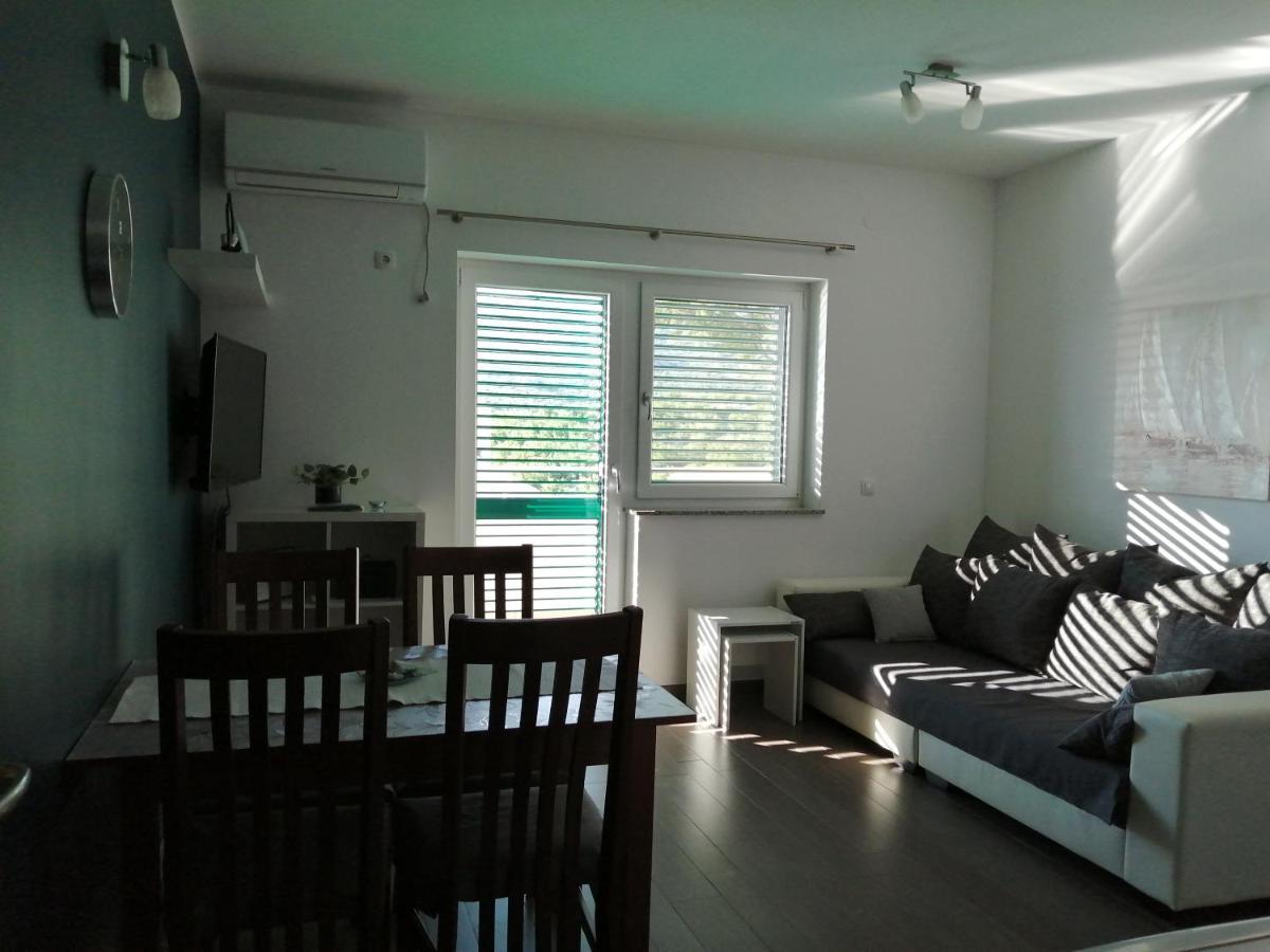 Villa Luce Apartment House Karlobag Buitenkant foto