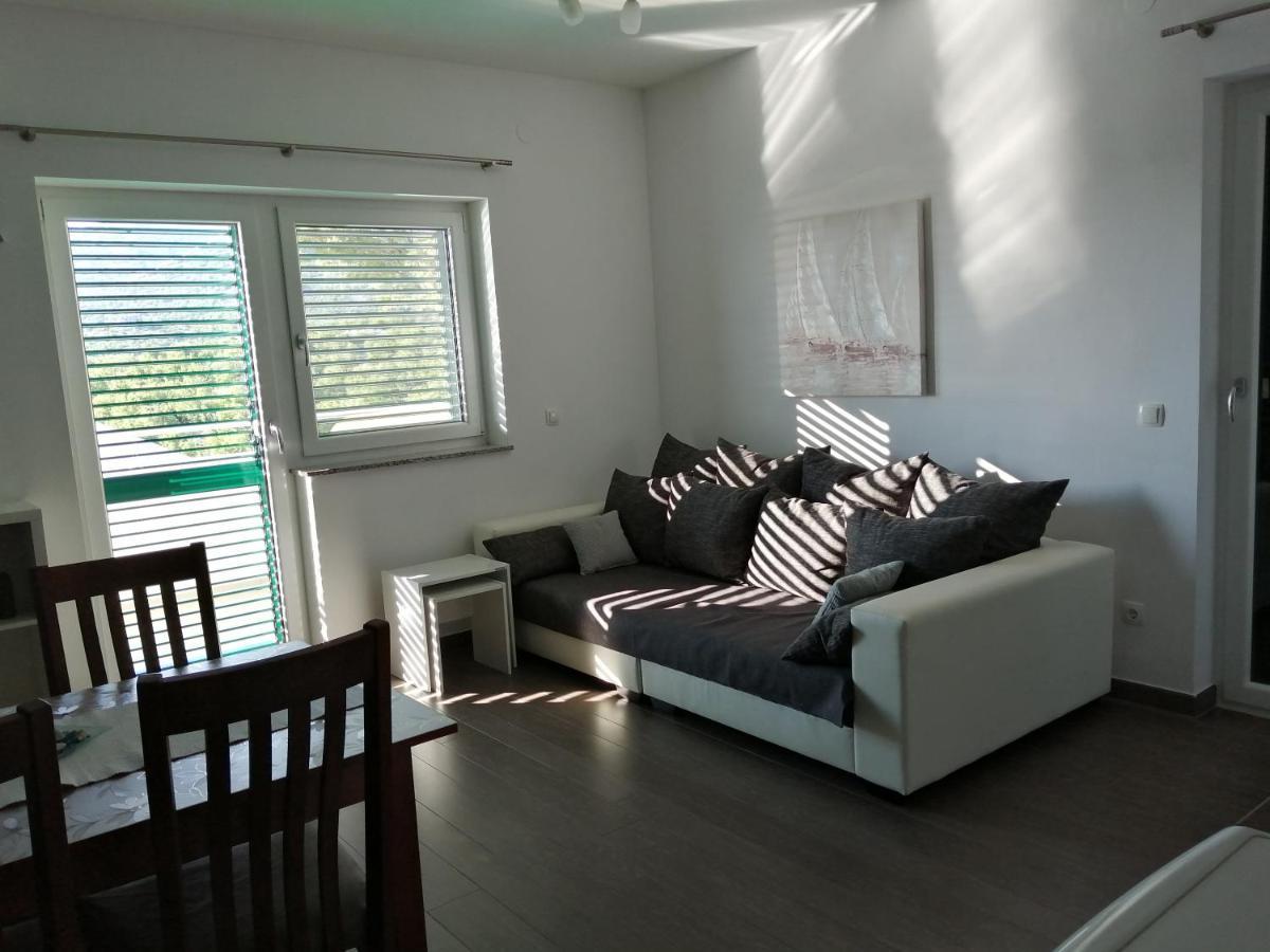 Villa Luce Apartment House Karlobag Buitenkant foto